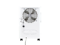 Zadnja strana belog rashlađivača vazduha sa ventilatorom, odvodnom cevi i kablom za napajanje.
