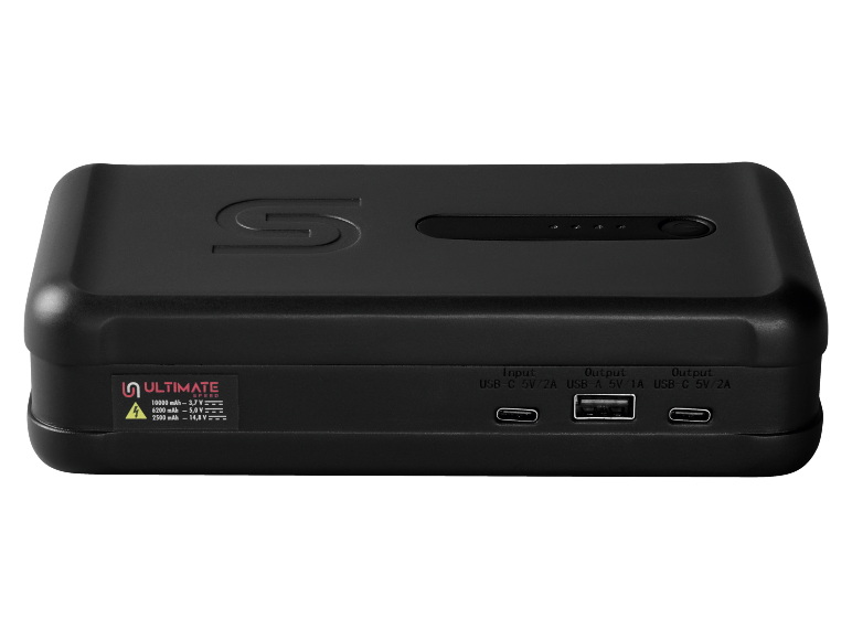 Crni prenosivi power bank sa USB-C i USB-A portovima, prikazuje kapacitet i napon.