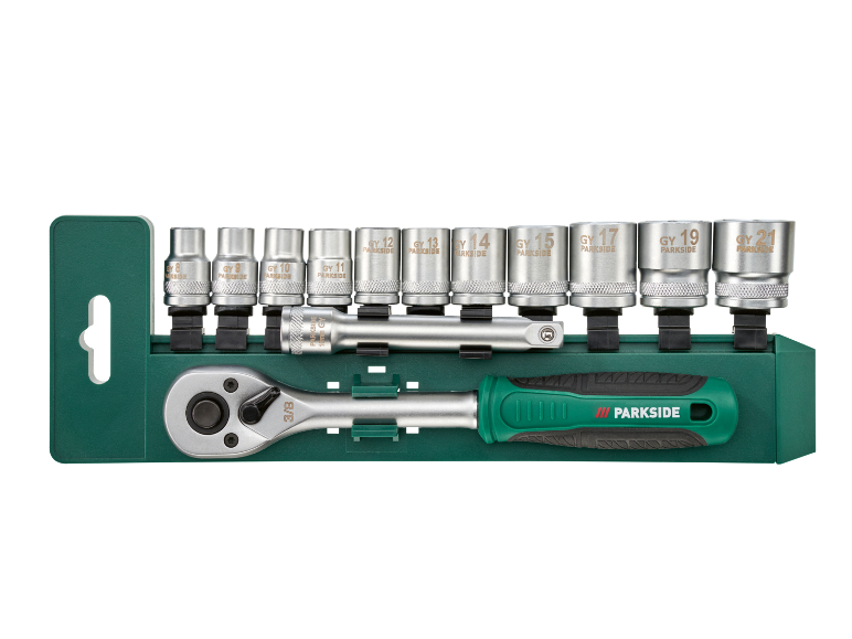 Set nasadnih ključeva sa račnom i produžecima, veličine od 8 do 21 mm.