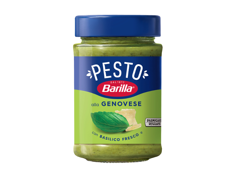 Tegla Genovese pesta sa bosiljkom i parmezanom.