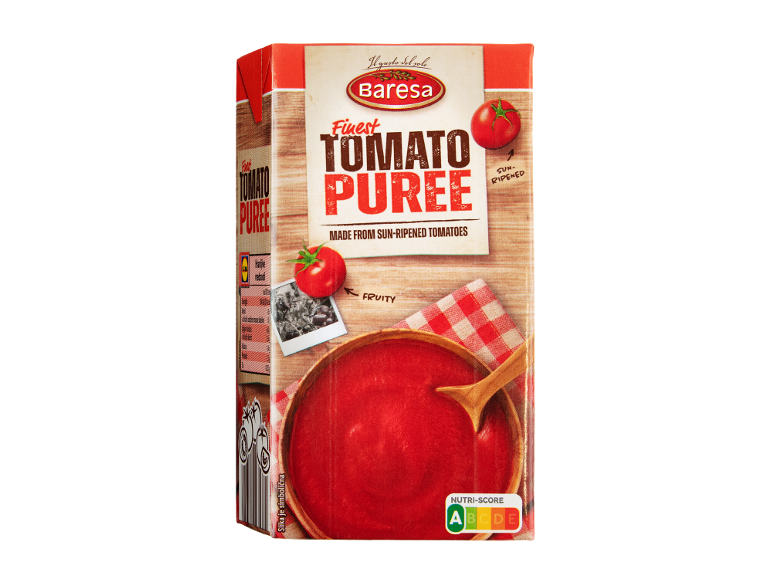 Karton paradajz pirea sa Nutri-Score A oznakom, suncem sazrelim paradajzom i činijom pirea.