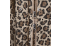 Detalj jakne sa leopard printom, rajsferšlusom i drikerima.