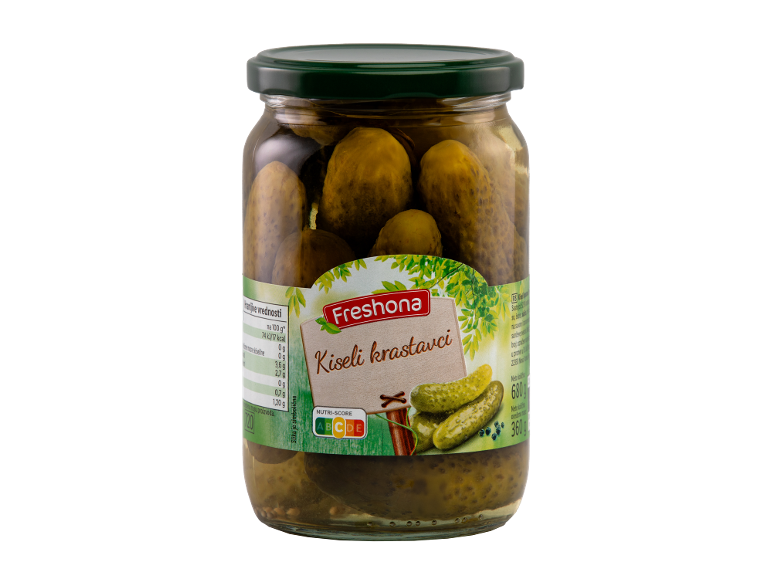 Tegla kiselih krastavaca, sa etiketom koja prikazuje nutritivne informacije i Nutri-Score ocenu.