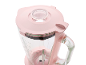 Roze blender sa staklenim bokalom, poklopcem i mernim oznakama.