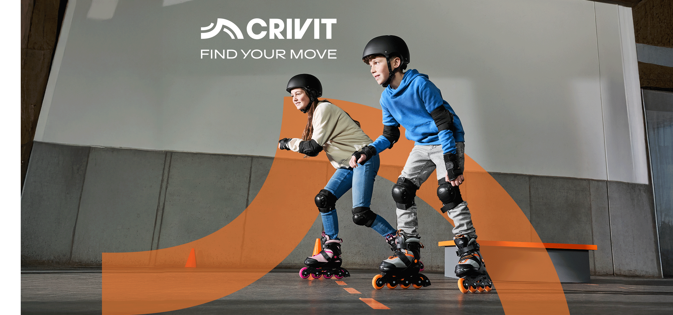 Deca na rolerima i trotinetima, sa kacigama i štitnicima, uz tekst: 'FIND YOUR MOVE'.