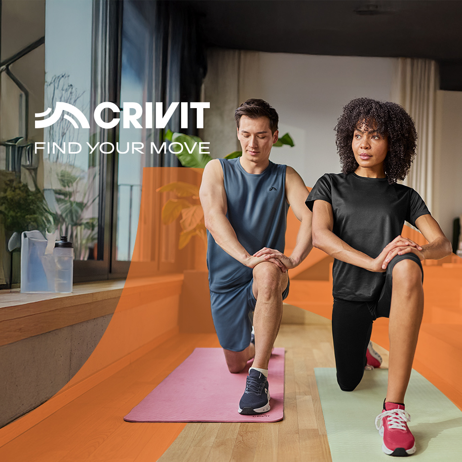 Muškarac i žena u sportskoj odeći rade iskorake na prostirkama za vežbanje, sa tekstom „FIND YOUR MOVE“.