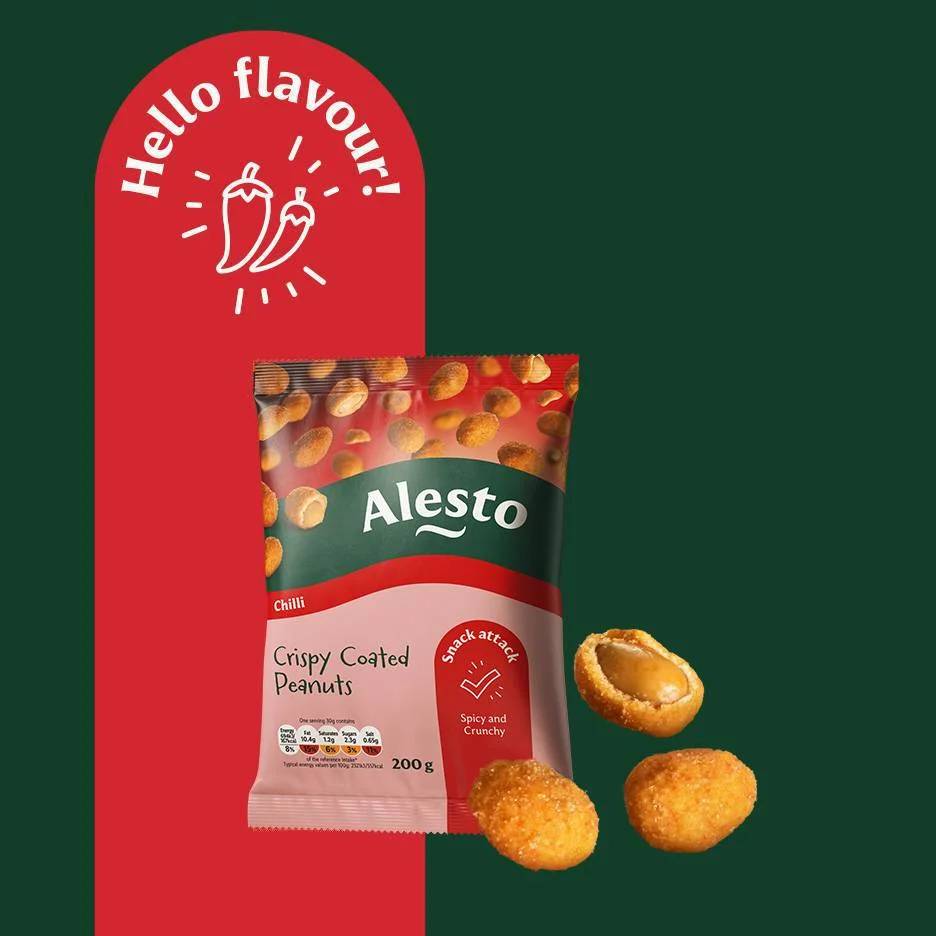 Pakovanje čili kikirikija sa hrskavom oblogom i tri kikirikija, sa natpisom „Hello flavour!“