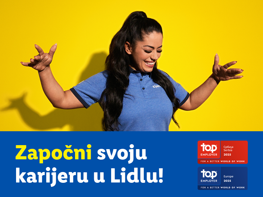Lidl zapošljava! Žena u Lidlovoj uniformi radosno pozira.