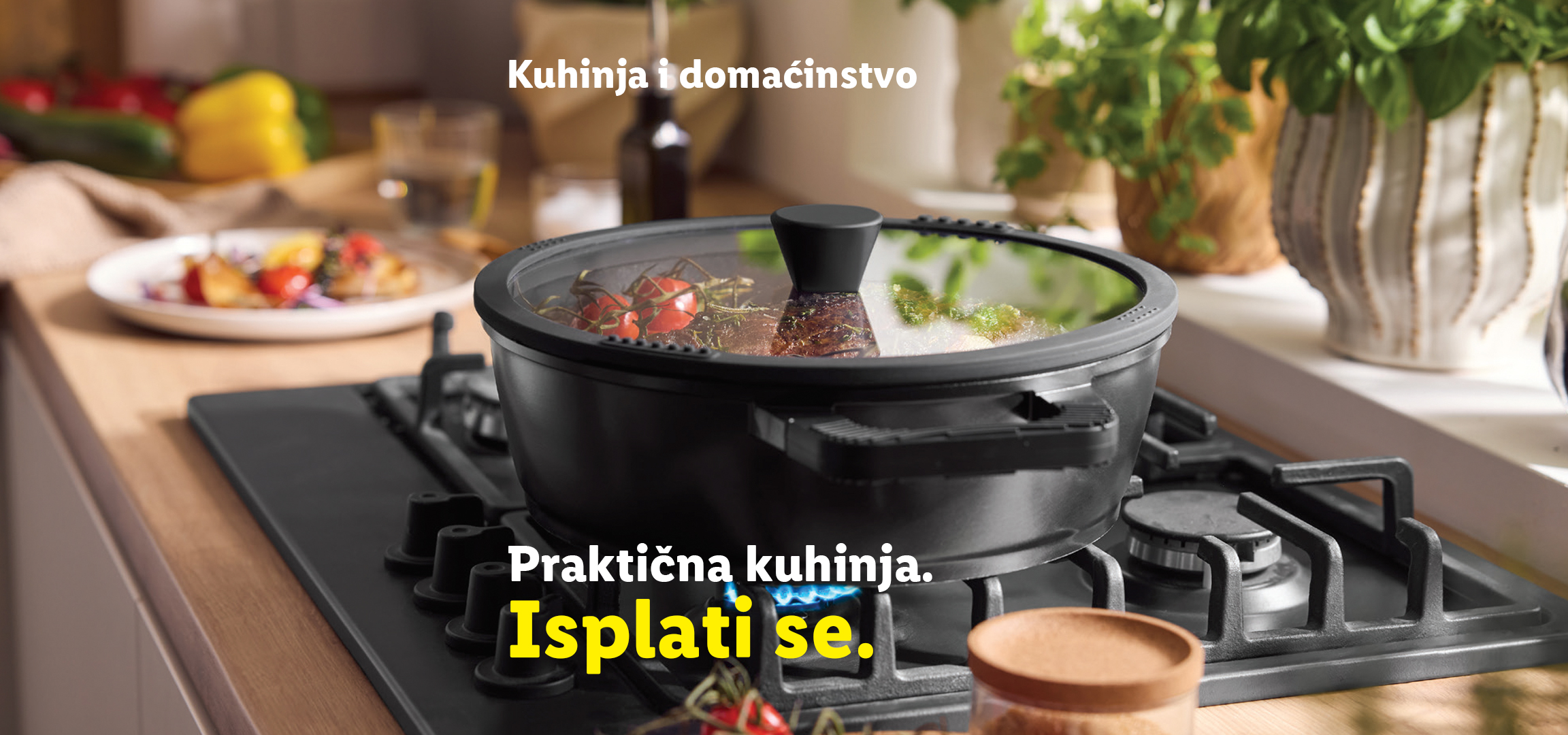 Kuhinja i domaćinstvo: Šerpa na šporetu i zidni sat. Praktična kuhinja. Isplati se.