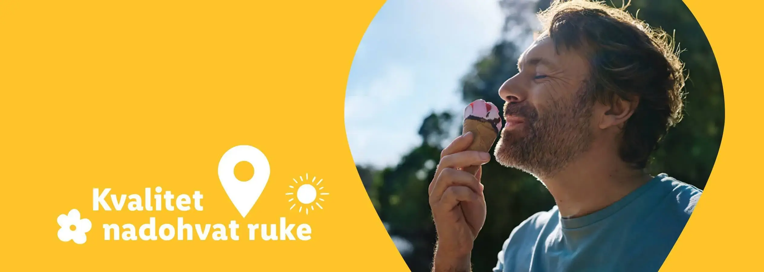 Muškarac uživa u sladoledu na sunčan dan. Kvalitet na dohvat ruke.