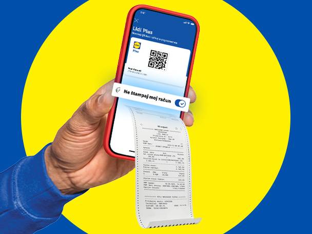 Ruka drži pametni telefon sa aplikacijom za kupovinu i digitalnim računom.