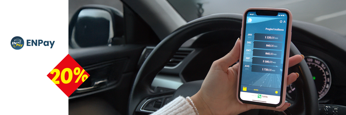 Žena u automobilu drži telefon sa aplikacijom ENPay koja prikazuje pregled troškova, uz popust od 20%.