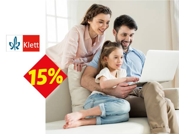 Porodica koristi laptop, sa logom Klett i popustom od 15%.