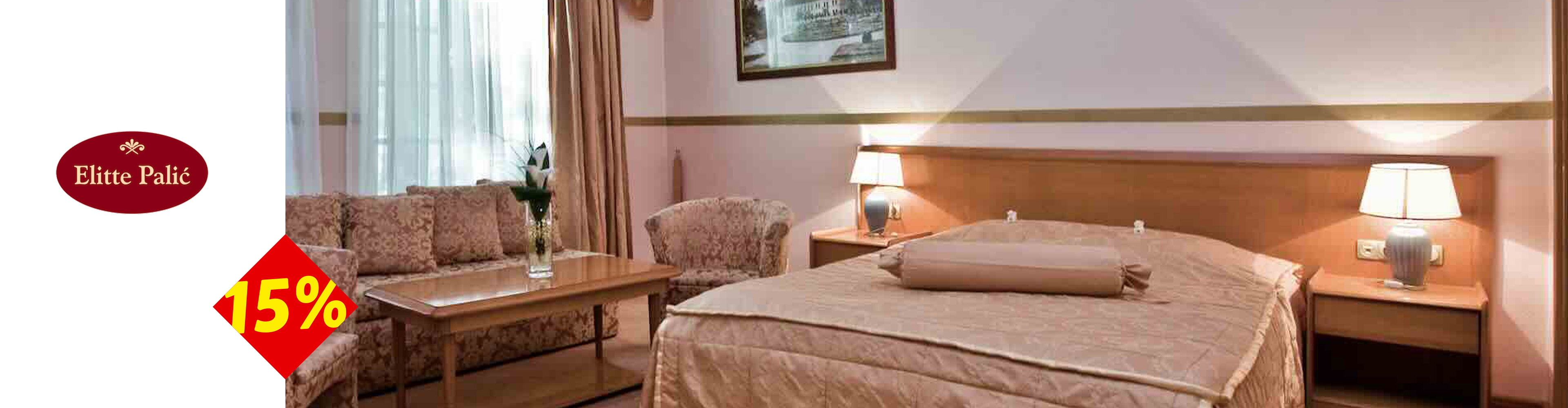 Hotelska soba sa bračnim krevetom, sofom i stolom, sa logom 'Elitte Palić' i popustom od 15%.