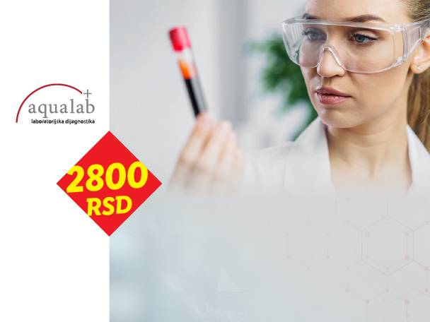 Žena u laboratoriji drži epruvetu sa krvlju, cena 2800 RSD.