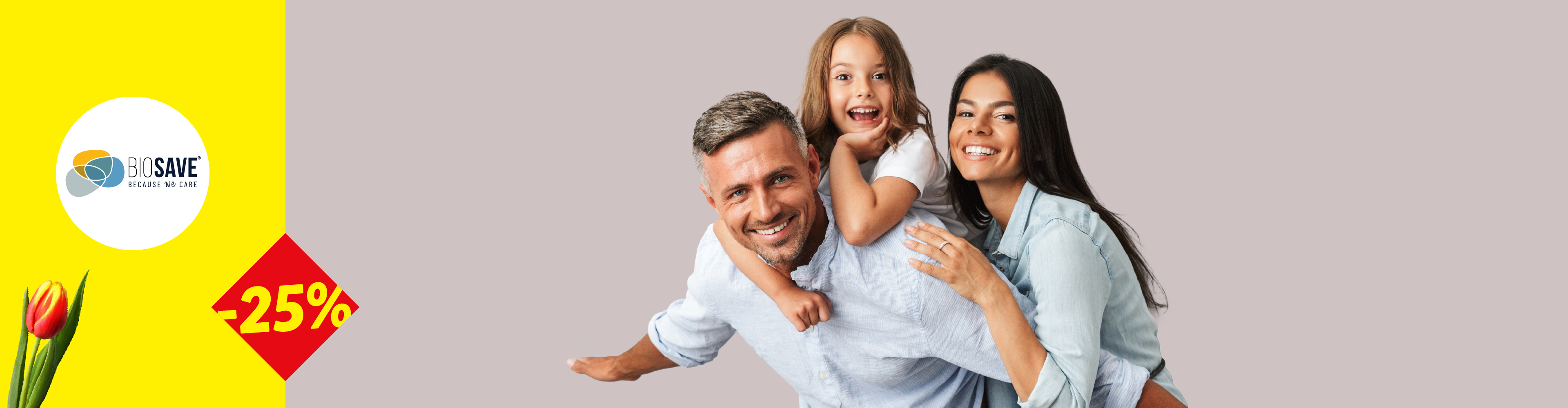 Srećna porodica sa detetom na leđima, popust od 25% i cvet lale.