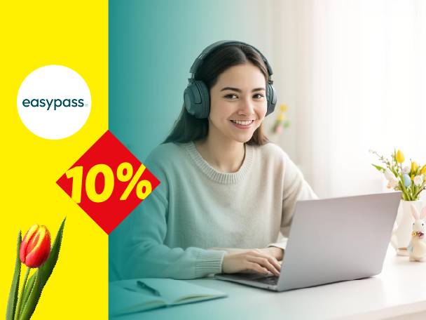 Žena sa slušalicama radi na laptopu, pored nje je cveće i 10% popusta.