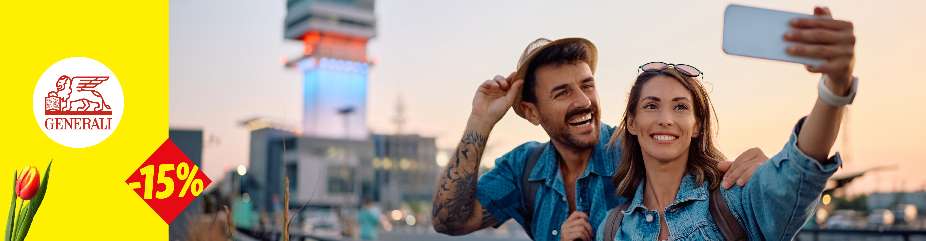 Par se smeje i pravi selfi, sa popustom od 15% i tulipanom u prvom planu.