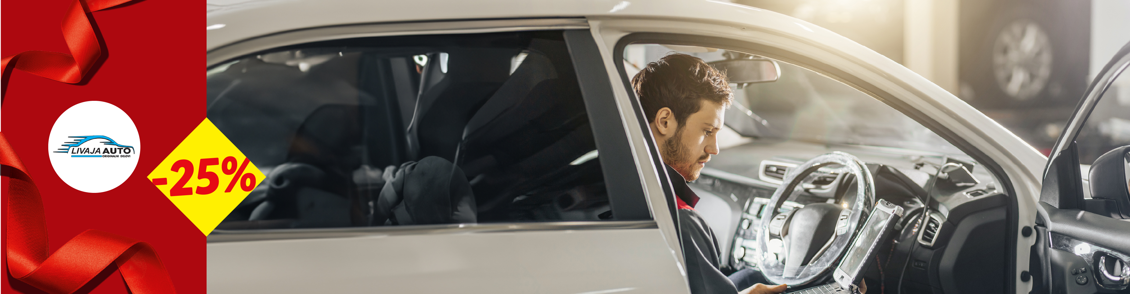 Mehaničar u automobilu sa dijagnostičkim alatom, sa logom Livaja Auto i popustom od -25%.