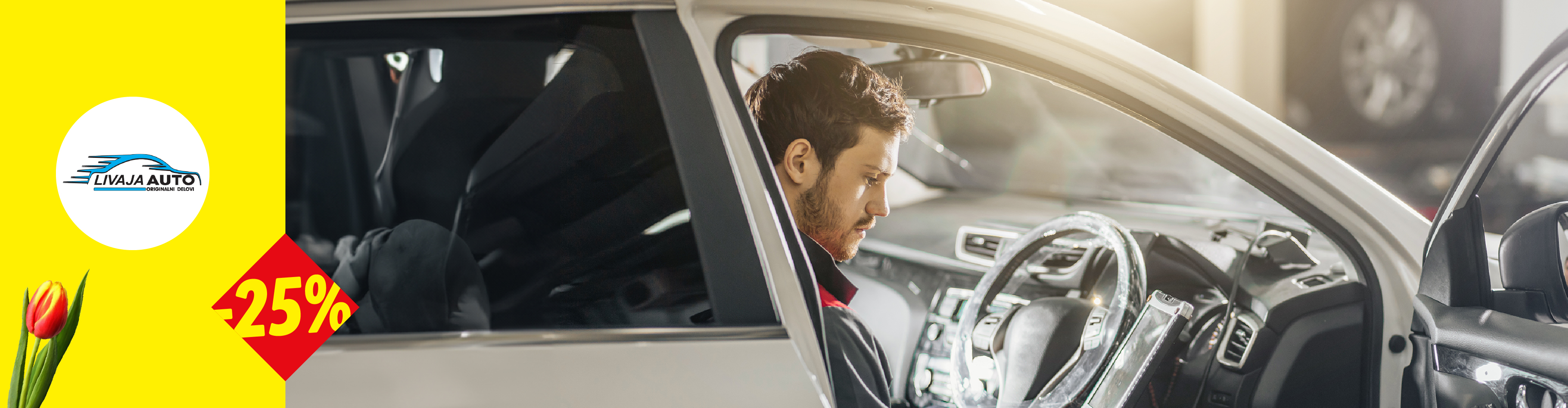 Mehaničar u automobilu sa dijagnostičkim uređajem, sa logom auto servisa i popustom od 25%.