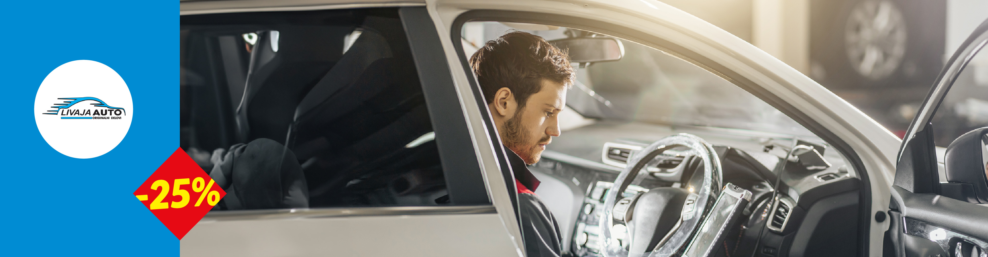 Mehaničar u automobilu sa dijagnostičkim uređajem, popust od 25% na usluge.