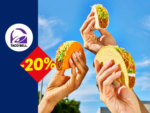 Ruke drže takose sa 20% popusta na plavoj pozadini.
