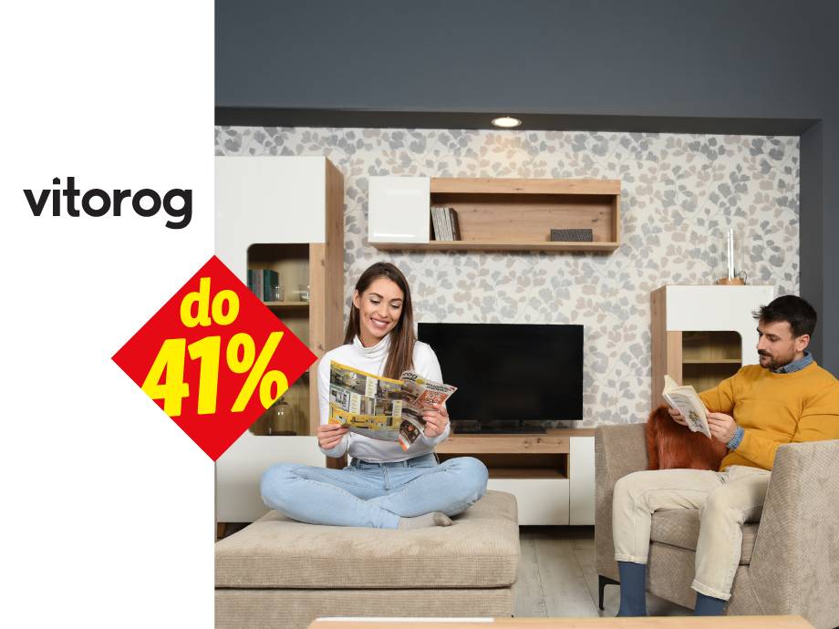 Dvoje ljudi čita u dnevnoj sobi sa nameštajem Vitorog, uz popust do 41%.