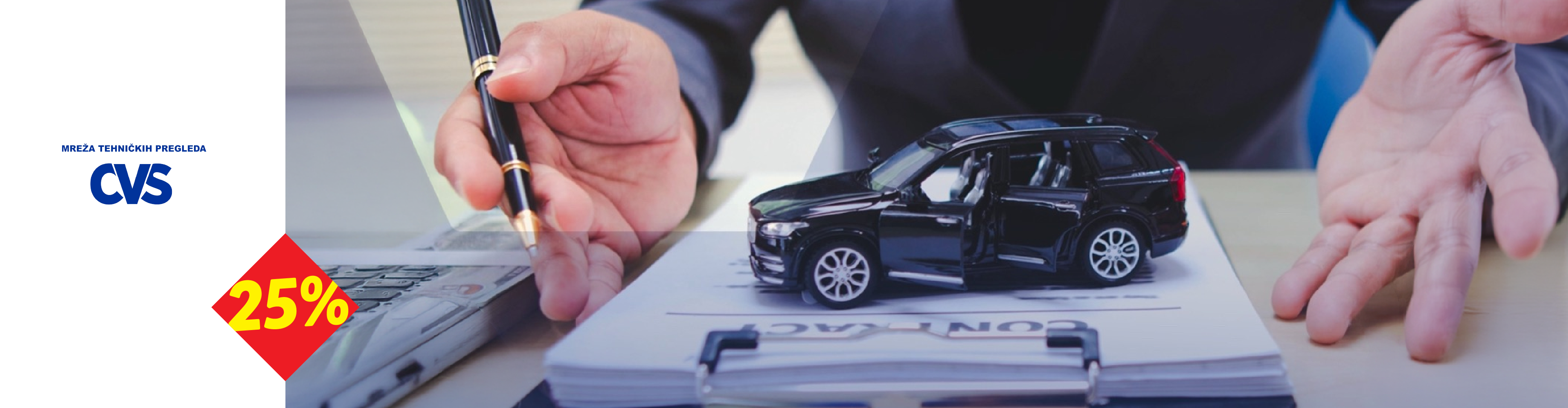 Osoba potpisuje dokumente za automobil, sa popustom od 25%.