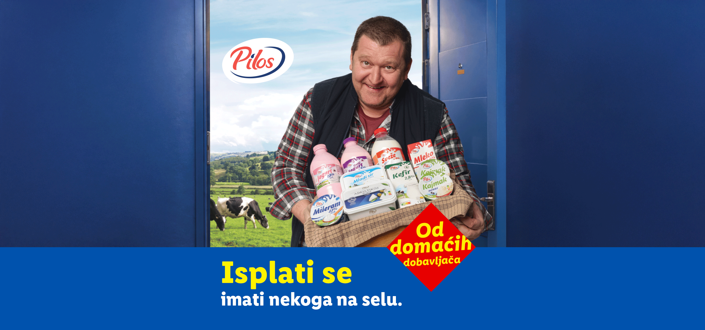 Nasmejani farmer nudi korpu punu mlečnih proizvoda, sa tekstom „Isplati se imati nekoga na selu. Od domaćih dobavljača.“
