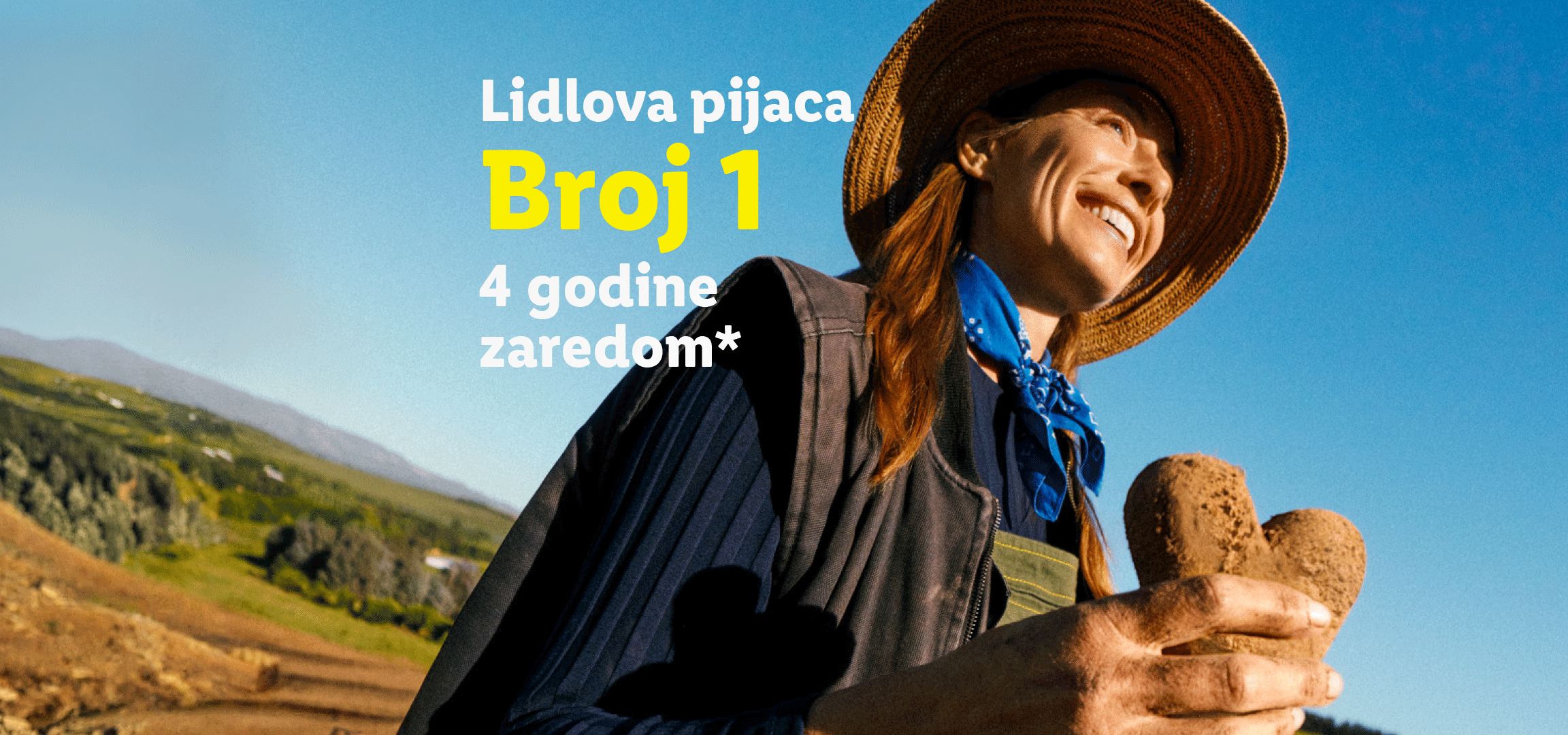 Nasmejana osoba drži dva hleba u obliku srca, sa tekstom: „Lidlovo tržište broj 1, 4 godine zaredom“.