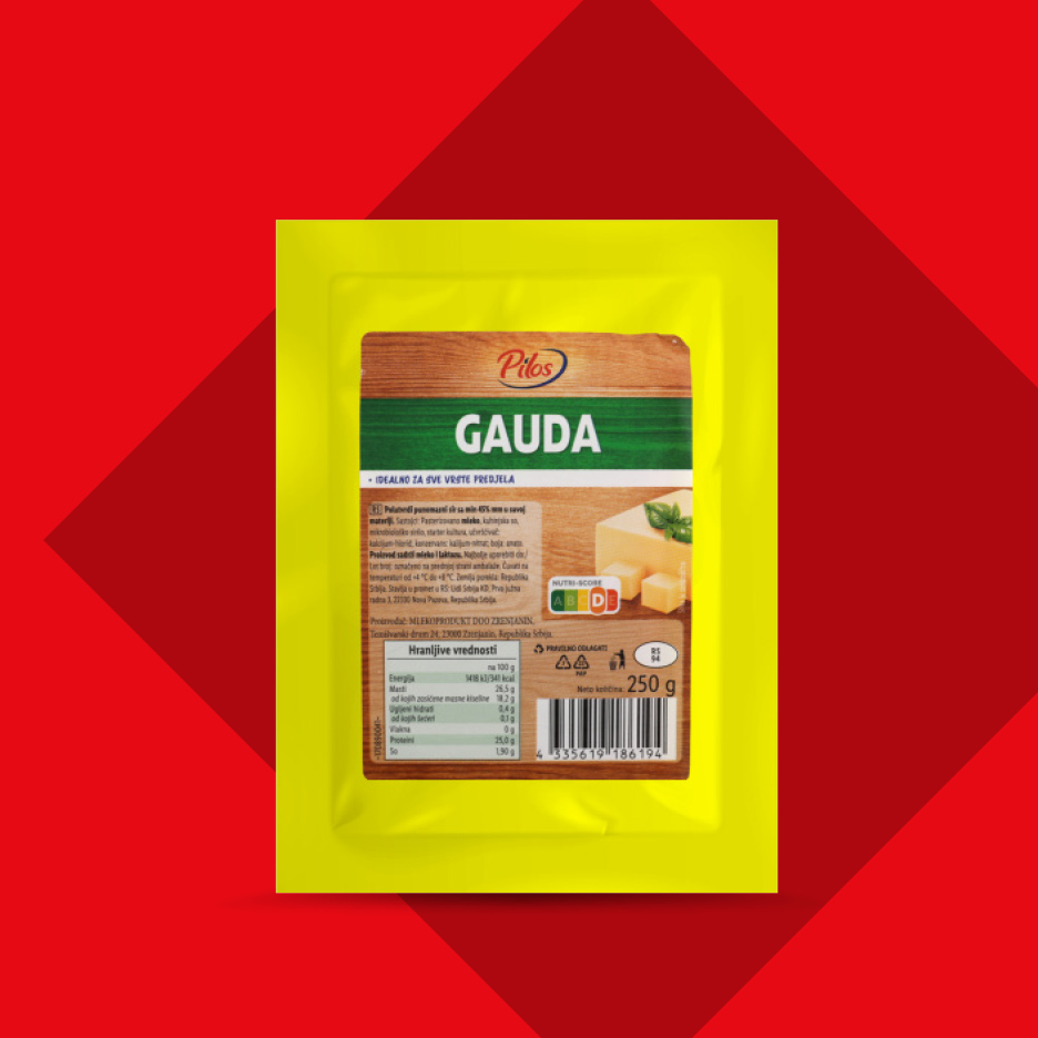 Pakovanje gauda sira od 250 grama na crvenoj pozadini.