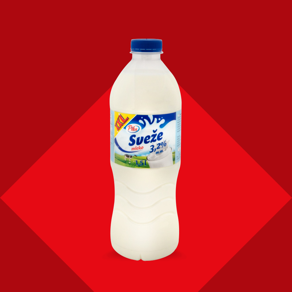 Boca svežeg mleka sa 3,2% mlečne masti na crvenoj pozadini.