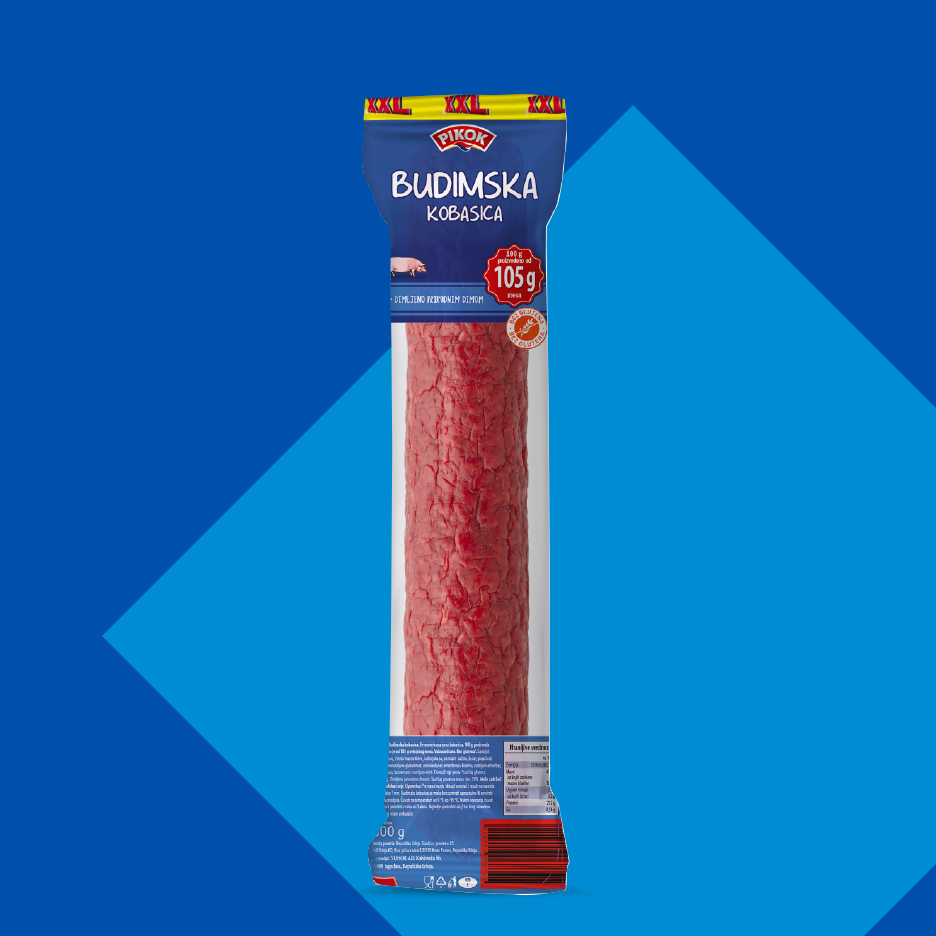 Budimska kobasica u pakovanju na plavoj pozadini