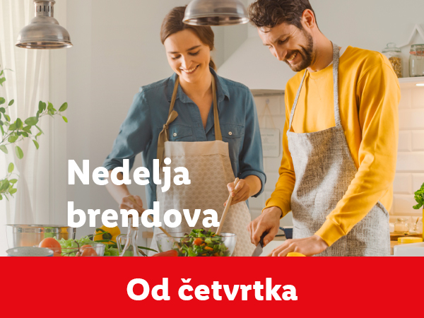Nasmejani par kuva u kuhinji, sa tekstom „Nedelja brendova“ i „Od četvrtka“.