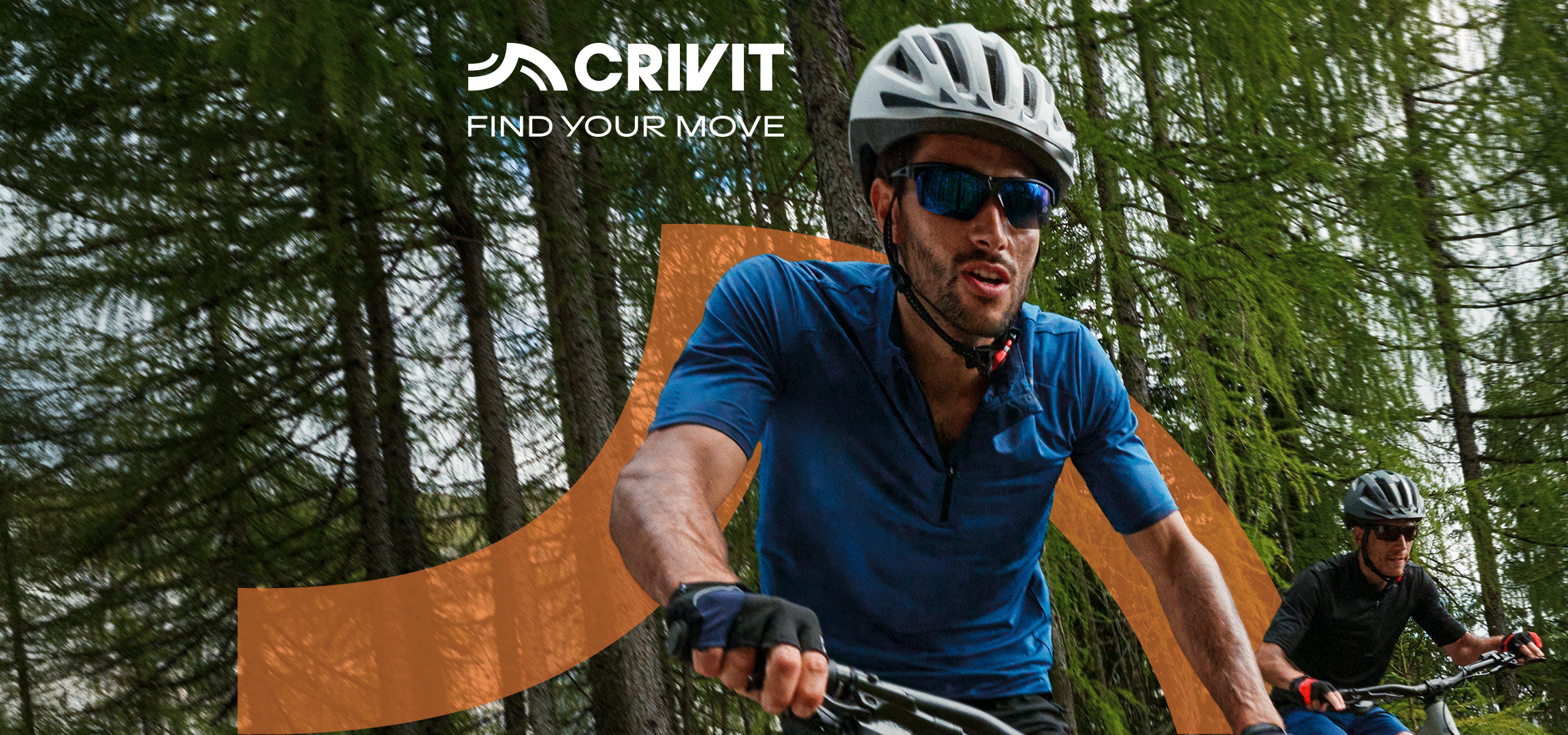 Muškarci voze bicikle u šumi, žena proverava gumu na biciklu. Tekst: FIND YOUR MOVE.