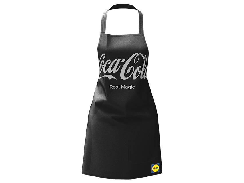 Crna kecelja sa logom Coca-Cole i natpisom 'Real Magic', sa Lidl logom u donjem desnom uglu.
