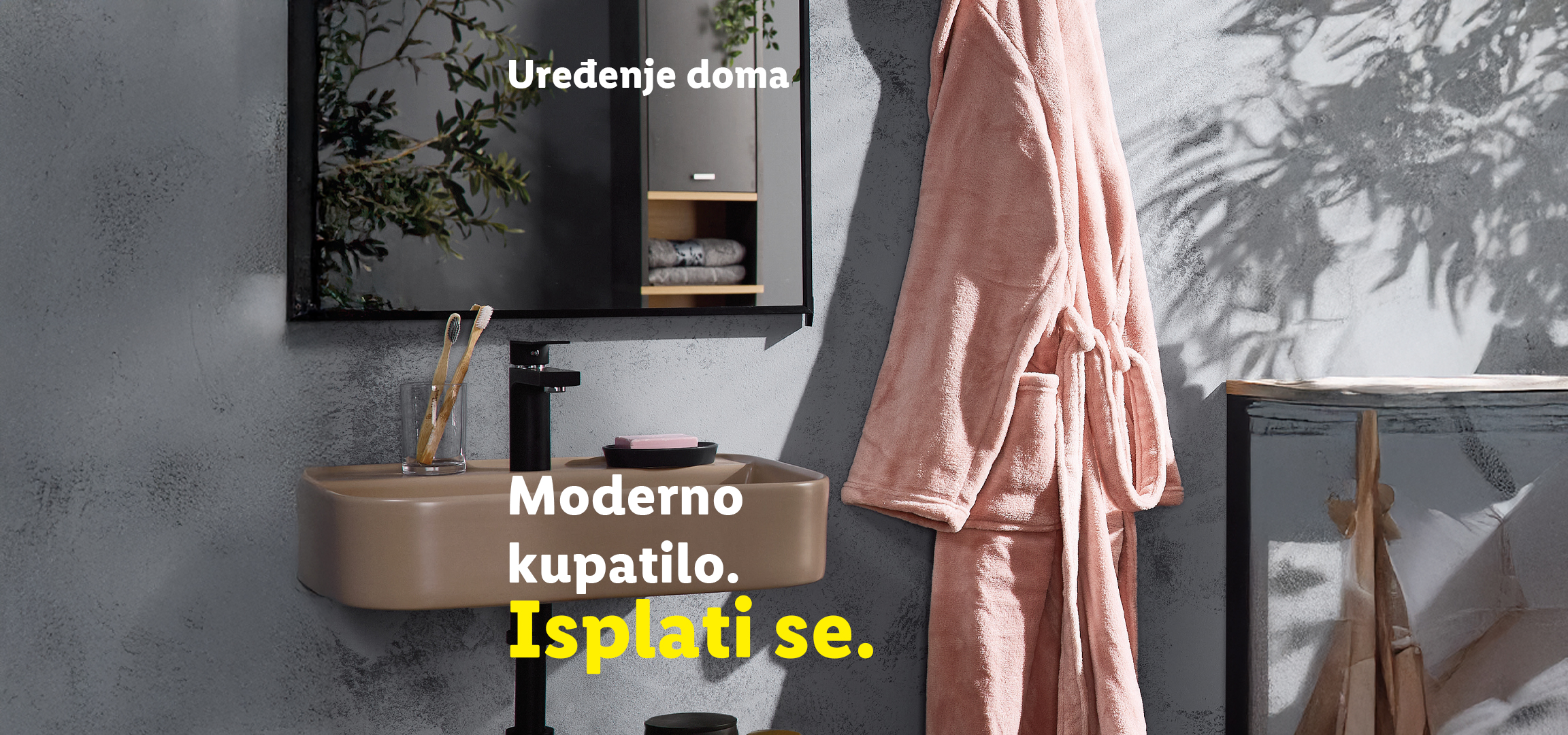 Moderno kupatilo sa slavinama, peškirom i difuzerom, tekst: Uređenje doma, Moderno kupatilo. Isplati se.