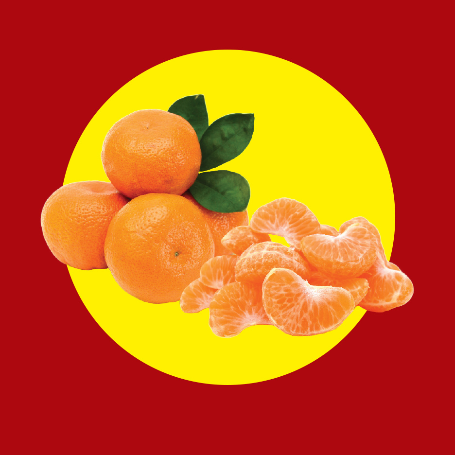 Mandarine sa listovima i oljuštene kriške na žutom krugu i crvenoj pozadini.