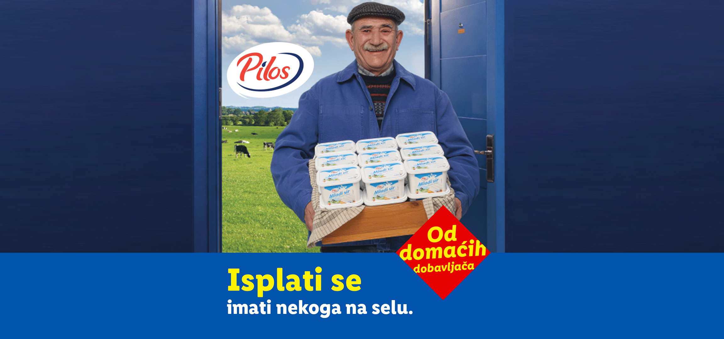 Čovek sa osmehom nosi posude sa mladim sirom, sa tekstom „Isplati se imati nekoga na selu. Od domaćih dobavljača.“