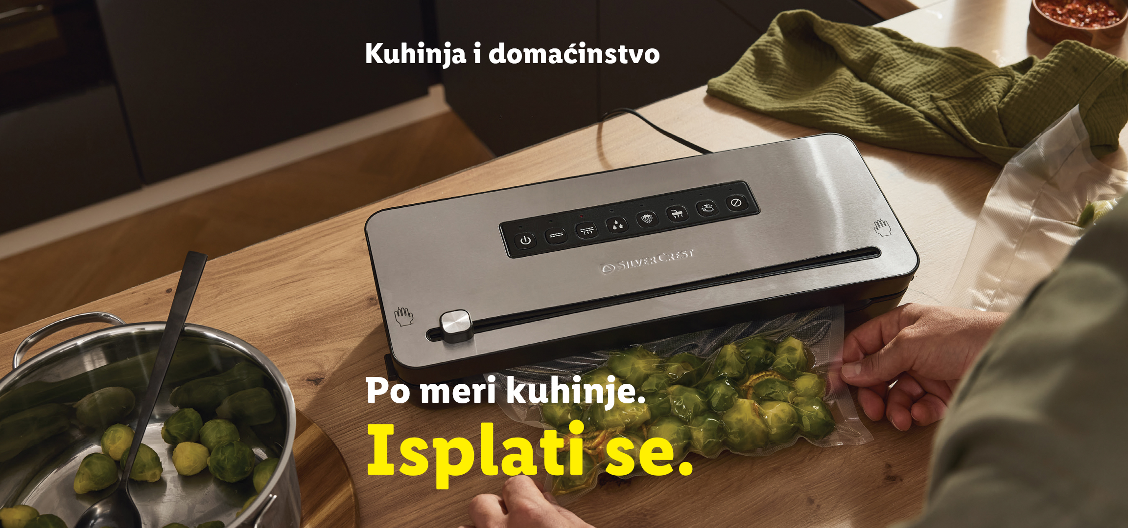 Vakumirka Silvercrest, šerpe i cediljka za citruse; tekst: Kuhinja i domaćinstvo. Po meri kuhinje. Isplati se.