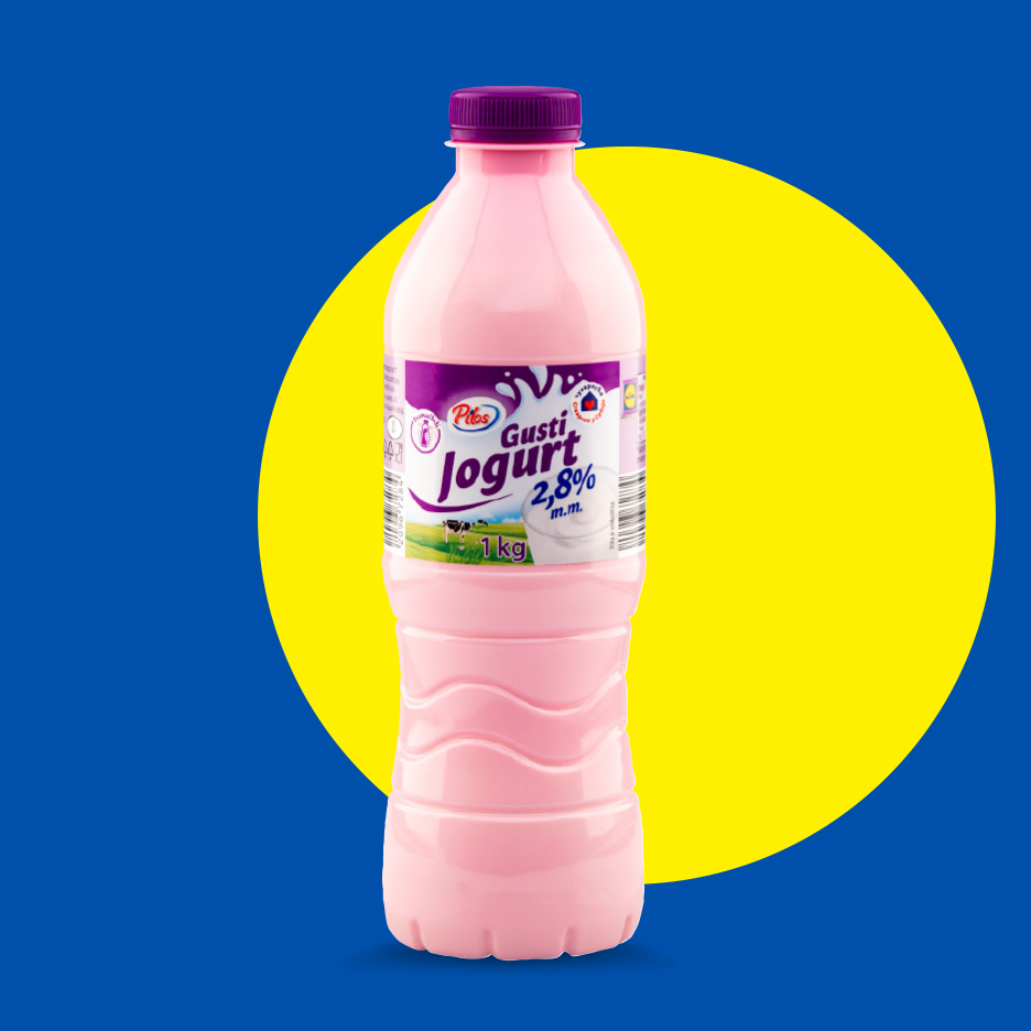 Roze flaša jogurta sa 2,8% mlečne masti i natpisom 'Gusti jogurt 1 kg' na plavo-žutoj pozadini.