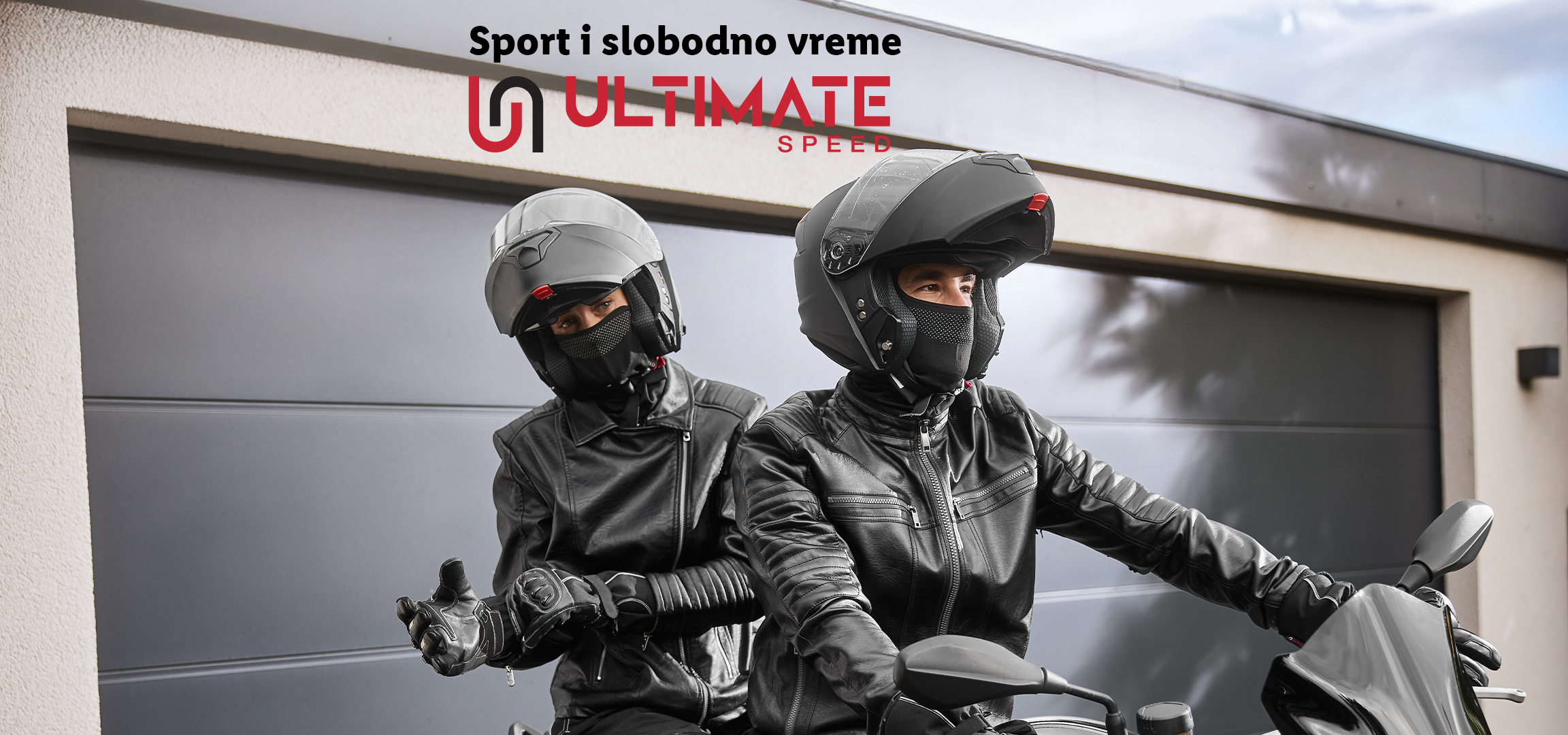 Dvoje ljudi u motociklističkim kacigama i jaknama, sa tekstom „Sport i slobodno vreme“ i logotipom „Ultimate Speed“.
