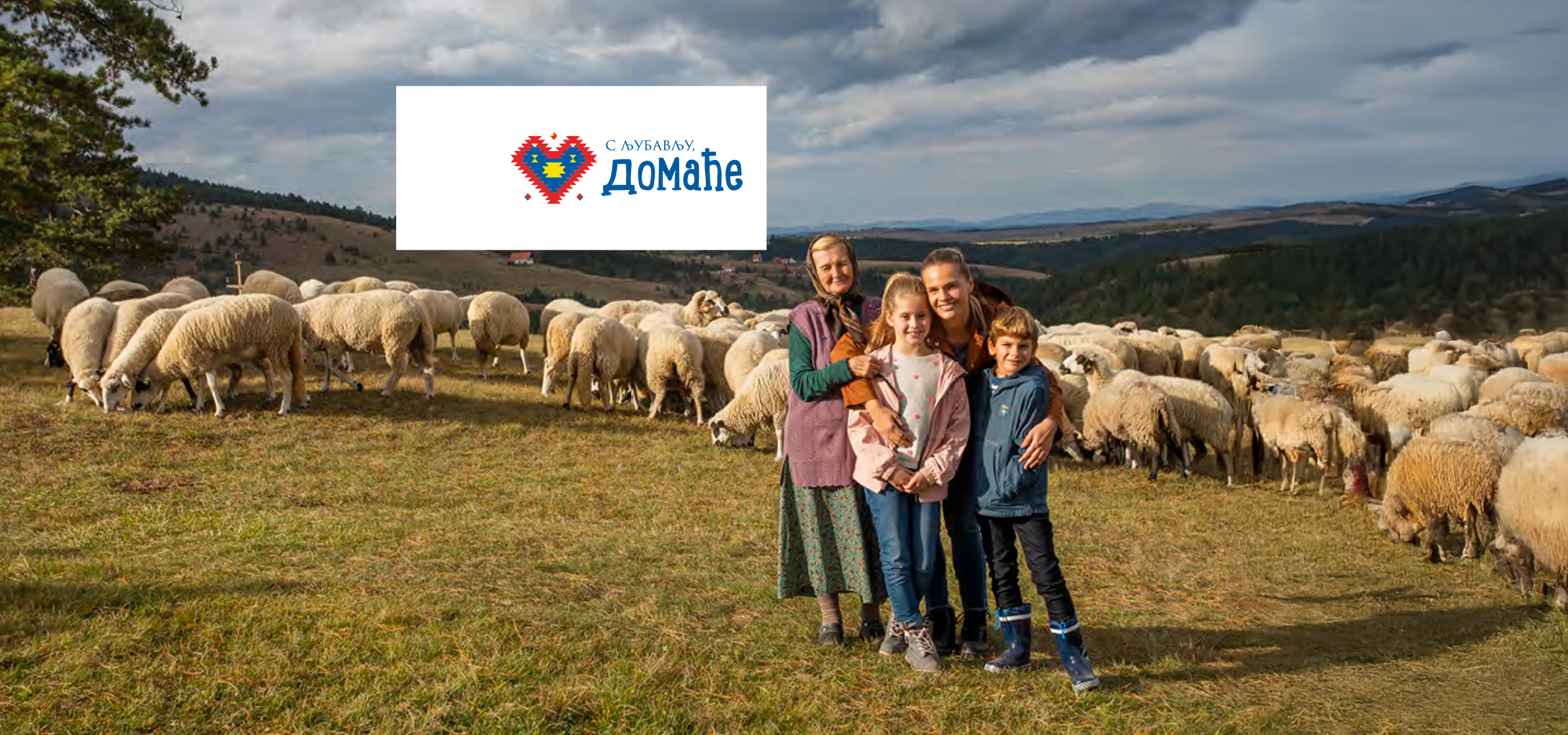 Porodica sa ovcama na pašnjaku, sa namazima i pitama.