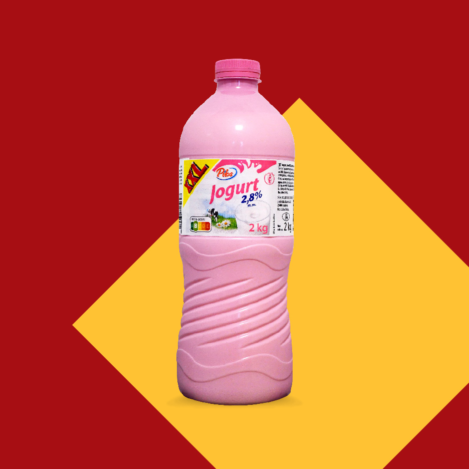 Roze jogurt u boci od 2 kg sa natpisom 'Jogurt 2,8%' na etiketi.