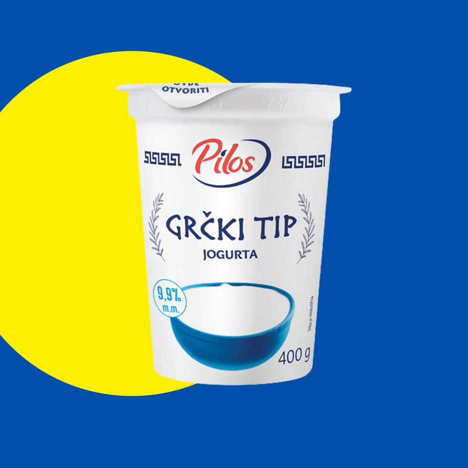 Pilos Grčki tip jogurta, 400g, sa 9,9% mlečne masti, na žuto-plavoj pozadini.