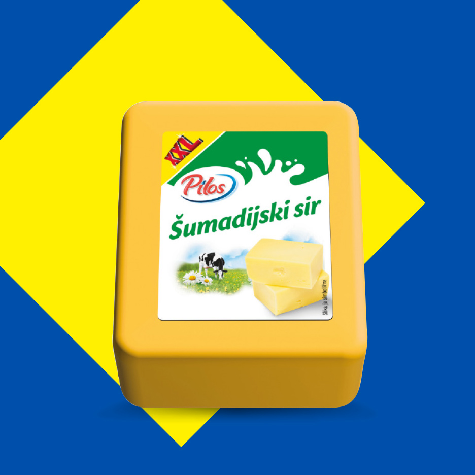 Žuti sir u pakovanju sa natpisom XXL i slikom krave na pozadini žuto-plave boje.