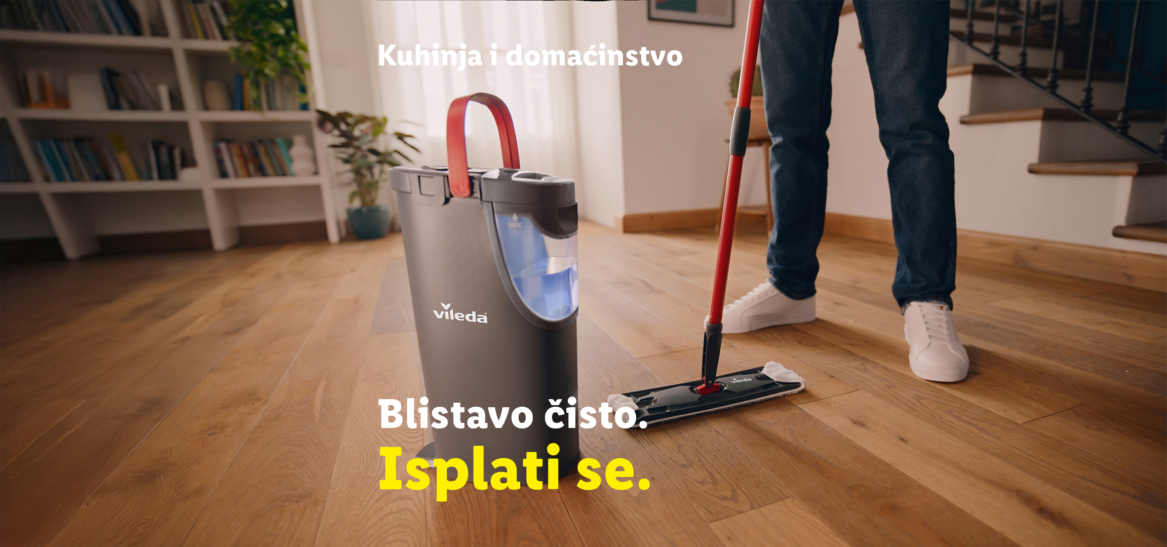 Vileda mop i kanta za čišćenje poda, sa tekstom: „Kuhinja i domaćinstvo. Blistavo čisto. Isplati se.“
